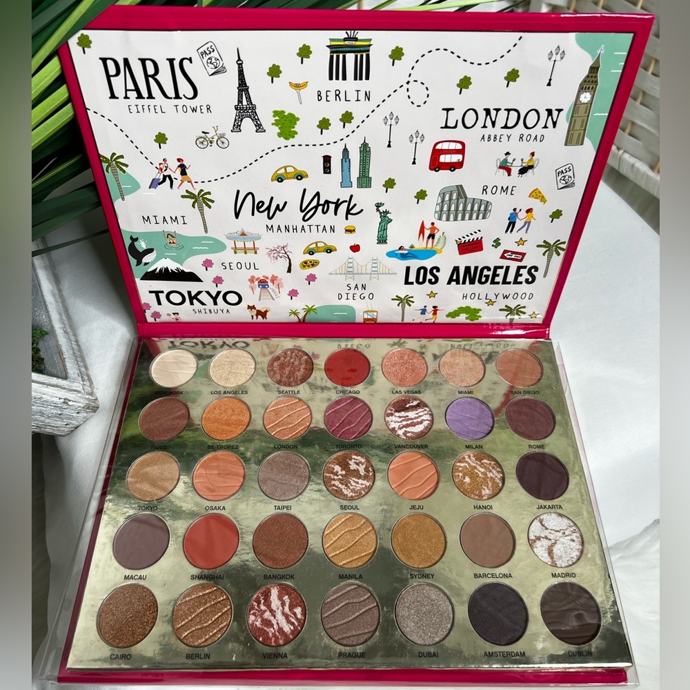 NWT- Beauty Concepts Glam Around the World Eyeshadow Palette- Cruelty Free